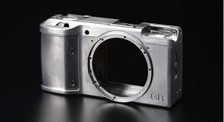 GRデザインはそのままに、 ポケットサイズの高画質を実現。
