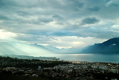 高解像・APS-C約2420万画素CMOSセンサー