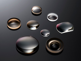 収差を高度に補正する「新開発、大口径F2.0-F3.9レンズ」