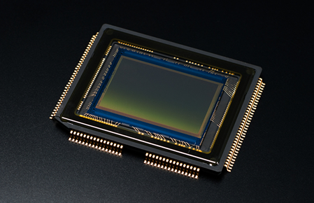 高精細な画像を生む 大型CMOSイメージセンサー。