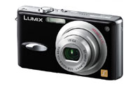 「LUMIX DMC-FX8」（グロスブラック）