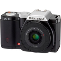 製品写真：ペンタックス K-01 レンズキット ブラック×ブラック