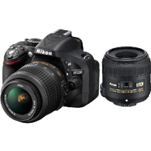 製品写真：ニコン D5200 標準ズーム＋マイクロレンズキット ブラック