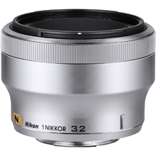 製品写真： NIKKOR 32mm f/1.2 シルバー