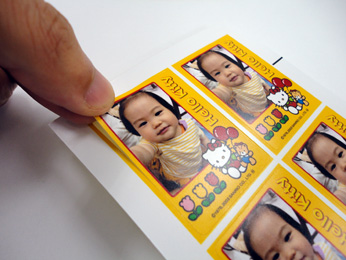 切り込みが入っているため、手軽に使える「シールプリント」