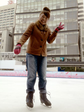 人物の下側から撮るだけで明るくなる