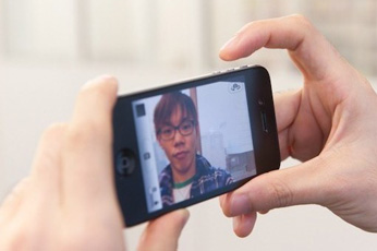 シャッターボタンは避ける