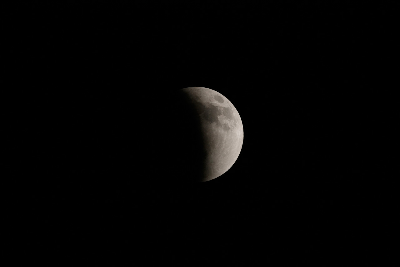 神秘的な天文写真を残そう スマホで月を撮る方法 スマホト撮影how To スマホト Jp カメラのキタムラ