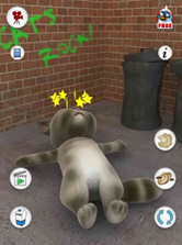 話しかけると繰り返したり、撫でると反応します。