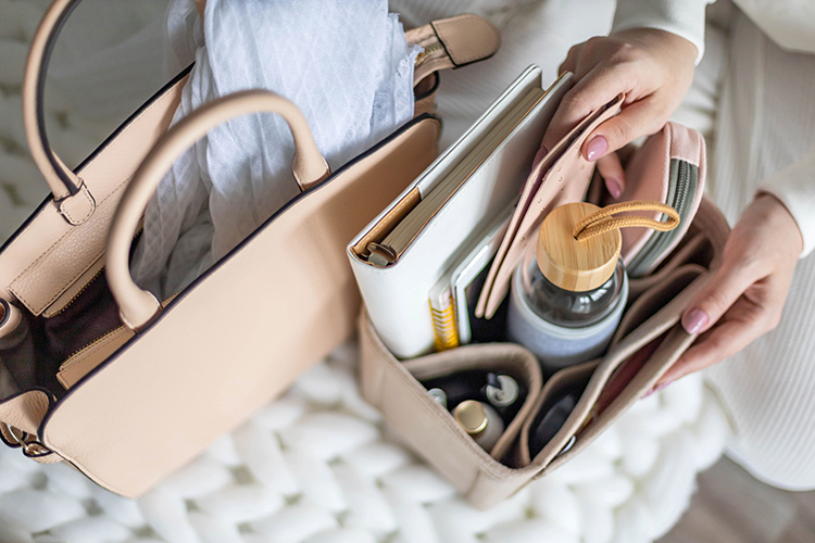 シャネルのココハンドルは本当に買えない？入手方法や賢い買い方を解説