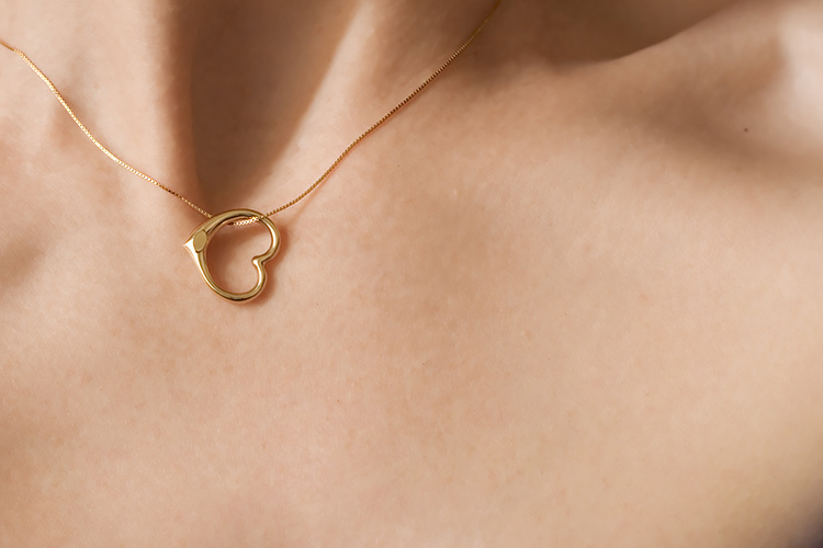 ティファニーのハートネックレスは時代遅れ？今こそ選びたい種類・サイズ・年代別ガイド