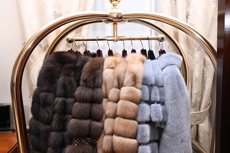 一生モノを美しく保つ「毛皮の手入れ」完全ガイド｜プロが教える自宅ケアと保管術