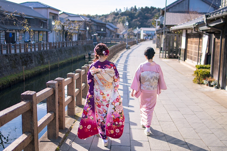 振袖と着物の違いとは？一種なの？袖の長さや種類、結婚式・成人式のマナーを徹底解説