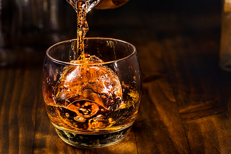 ウイスキーとブランデーの違い｜基礎知識から飲み方まで