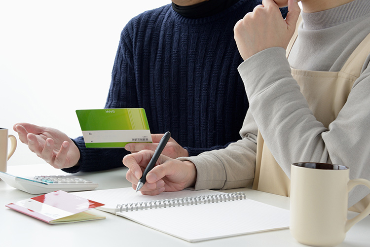 金投資はおすすめしない？管理コストや「手元に残らない」リスクをプロが解説