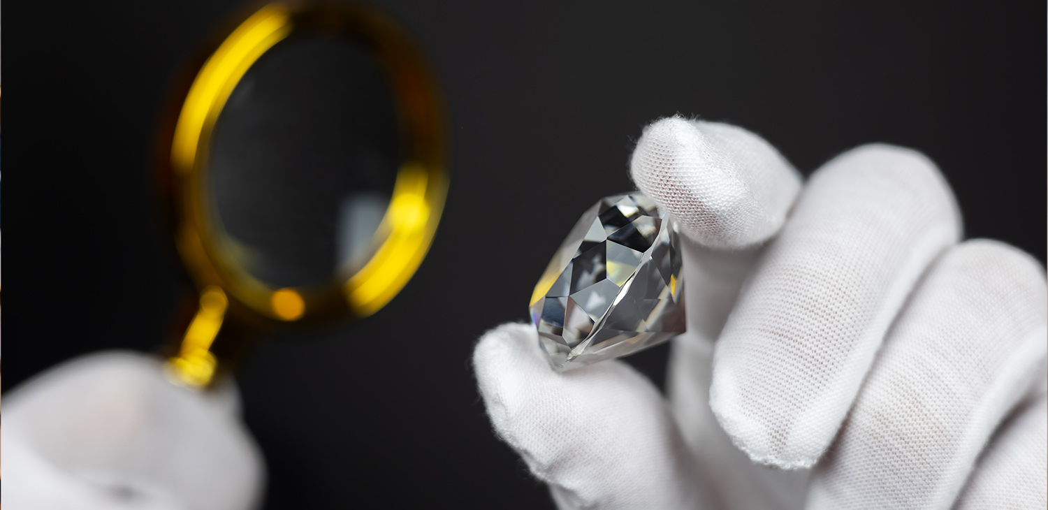 ダイヤモンドは鑑定書なしでも売れる？買取価格への影響と査定のコツ
