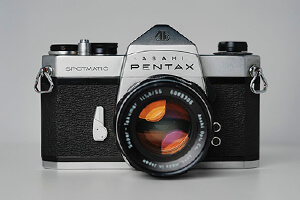 何十年も前の古いカメラ