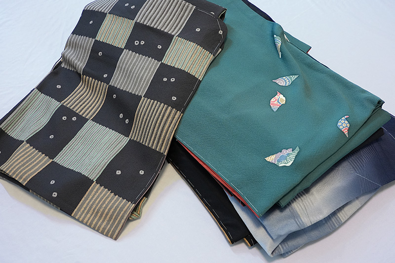 結城紬やモダンな小紋の着物ほかまとめて買取